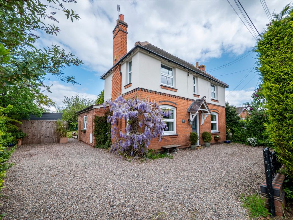 3 bed detached house for sale in Redditch Road, Stoke Heath, Bromsgrove