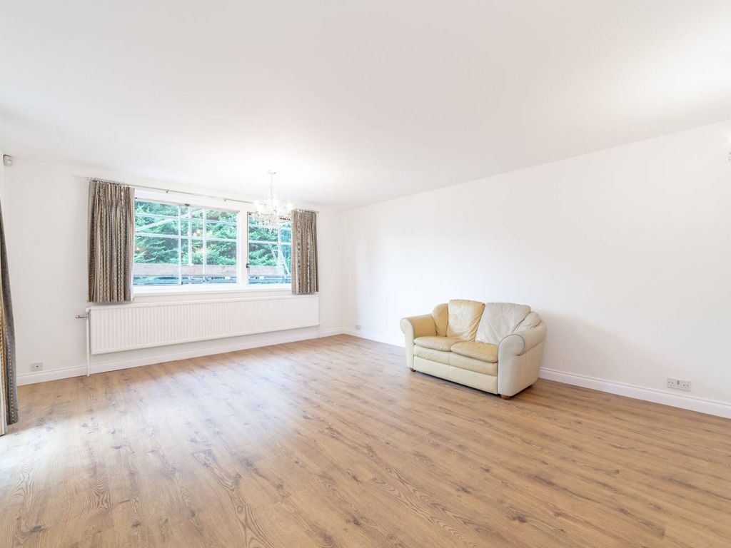 2 bed flat to rent in Maresfield Gardens, Hampstead, London NW3, £2,990