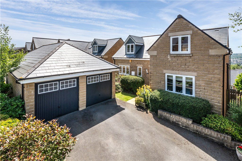 6 bed detached house for sale in Leyfield, Baildon, West Yorkshire BD17