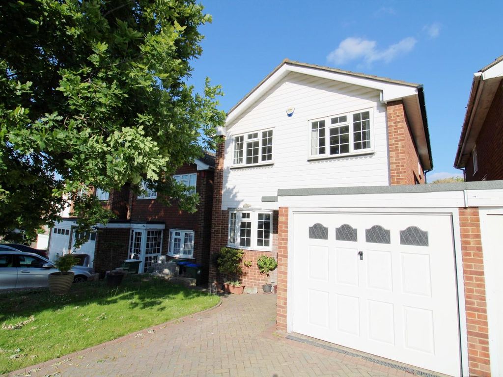 4 bed linkdetached house for sale in Vicarage Close, Erith DA8 Zoopla