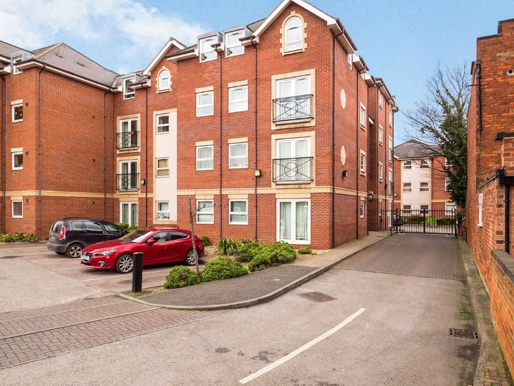 2 bed flat for sale in Cambridge Court, Loughborough Road, West