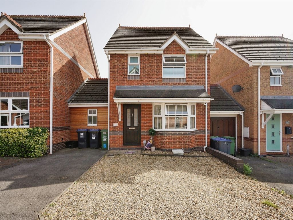 4 bed linkdetached house for sale in Westerham Walk, Calne SN11, £