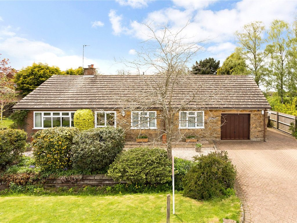 3 bed bungalow for sale in Welsh Road, Priors Hardwick, Southam CV47