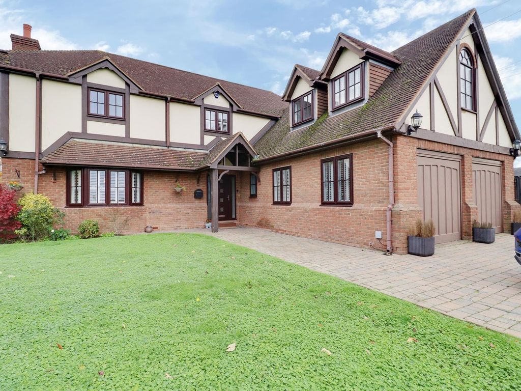 6 bed detached house for sale in North Road, South Ockendon RM15, £