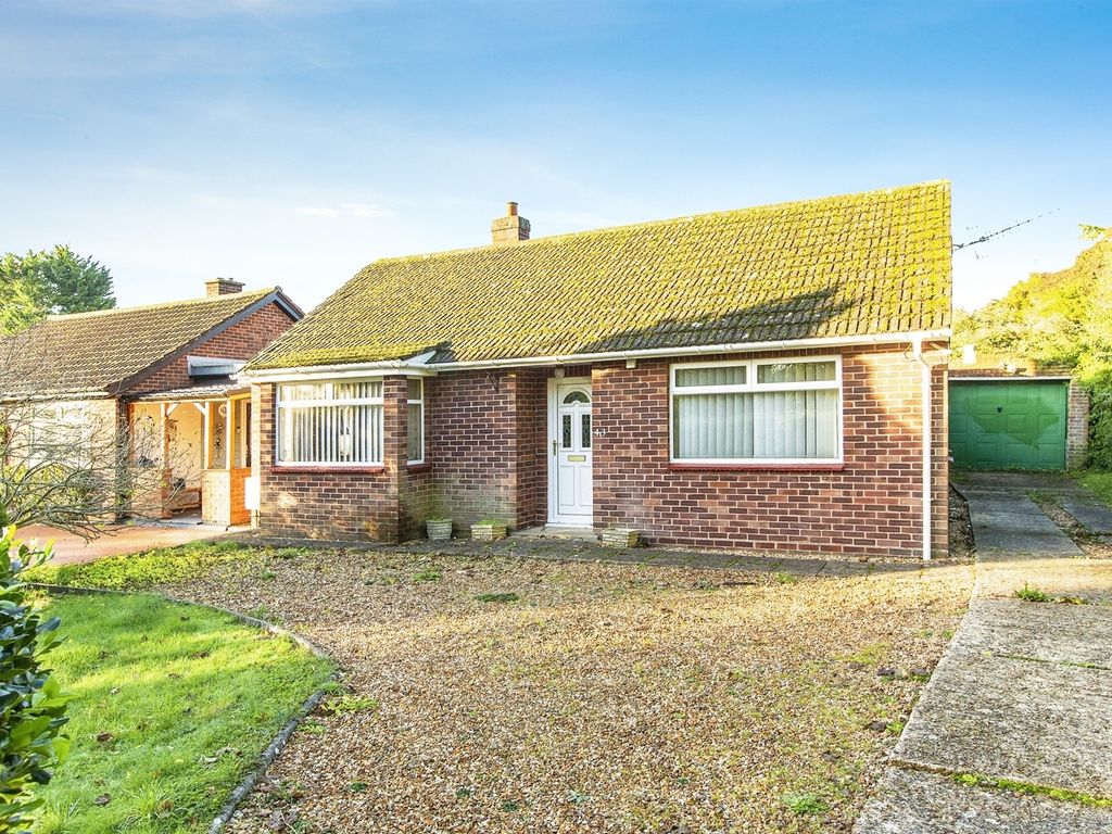 2 bed detached bungalow for sale in Cambridge Road, Hardwick, Cambridge