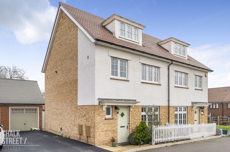 4 bed semidetached house for sale in Palmer Way, Langdon Hills SS16, £