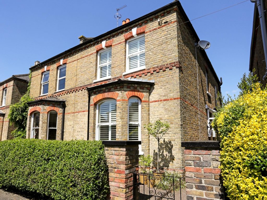 3 bed semidetached house to rent in St. Marks Road, Windsor SL4, £