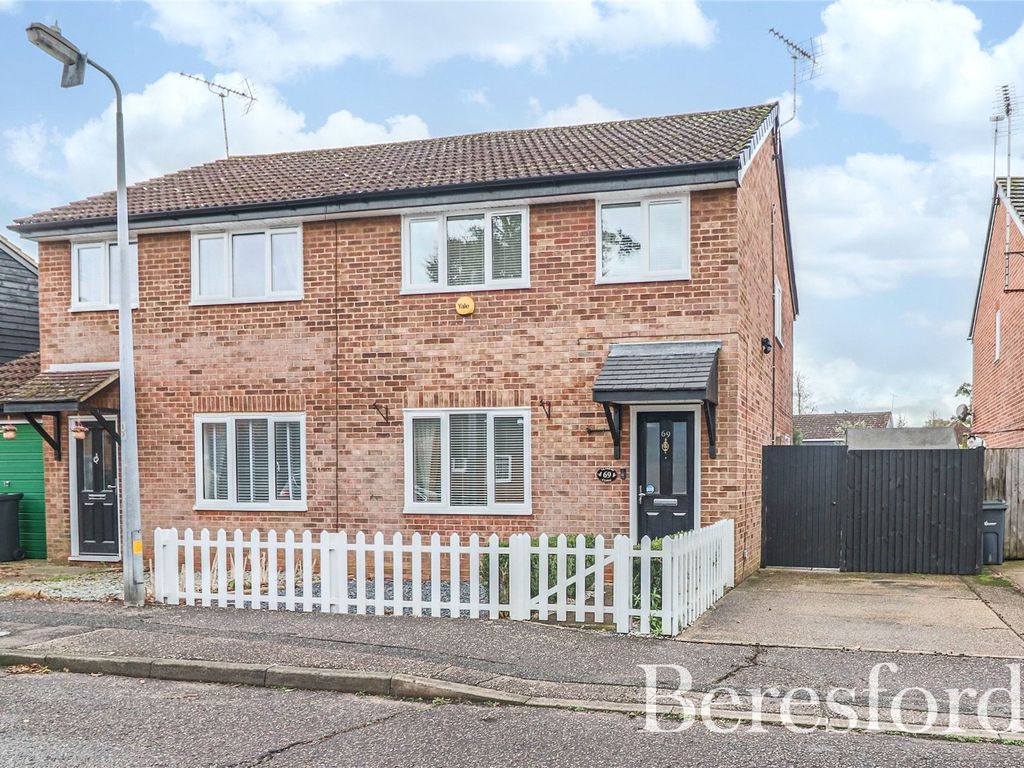 3 bed semidetached house for sale in Skiddaw Close, Great Notley CM77