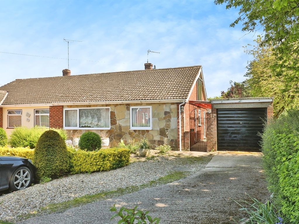2 bed semidetached bungalow for sale in Eaton Gardens, Dereham NR19, £