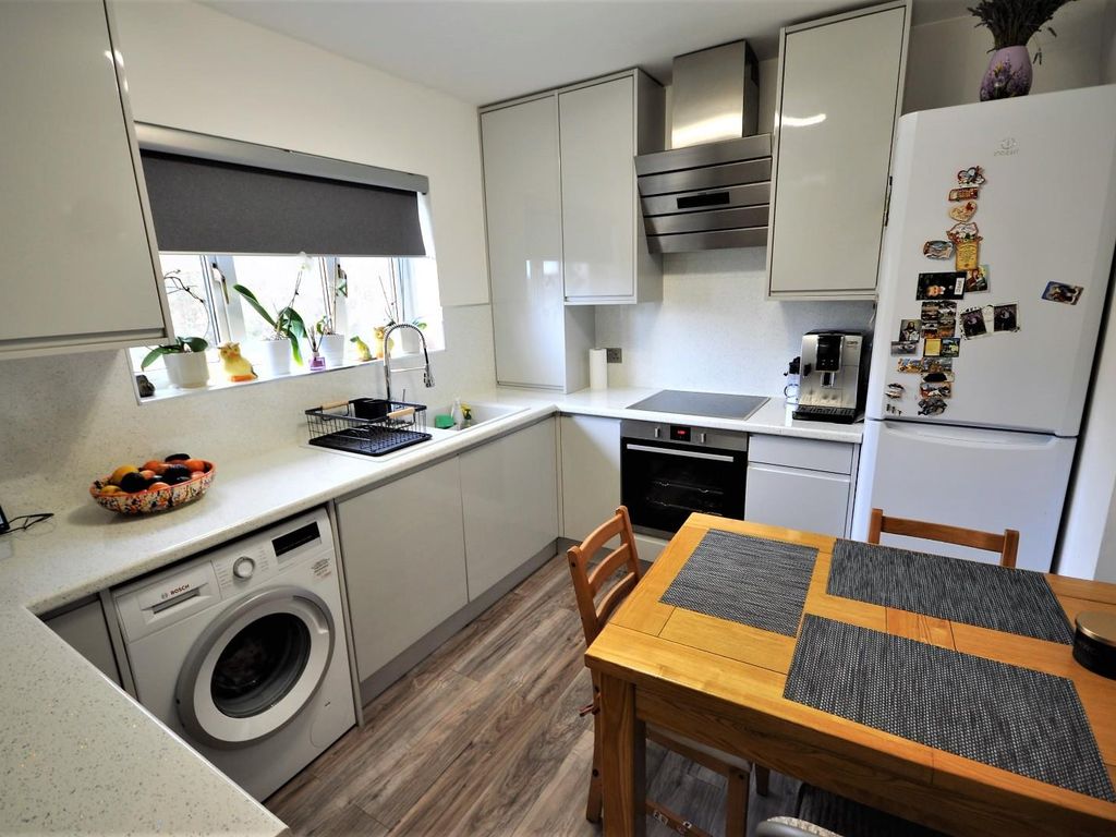 1 bed for sale in Berwick Road, Borehamwood WD6, £265,000