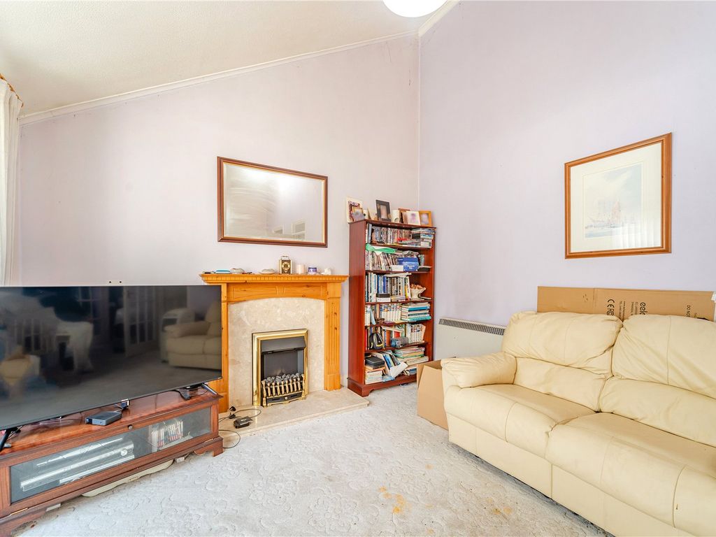 2 bed end terrace house for sale in Lingwood, Bracknell, Berkshire RG12