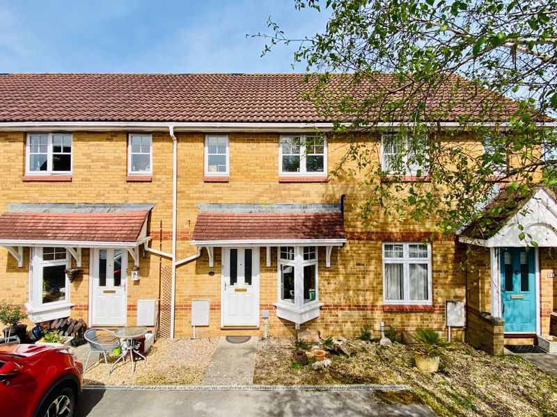 2 bed terraced house to rent in Eaton Crescent, Taunton TA2, £950 pcm Zoopla