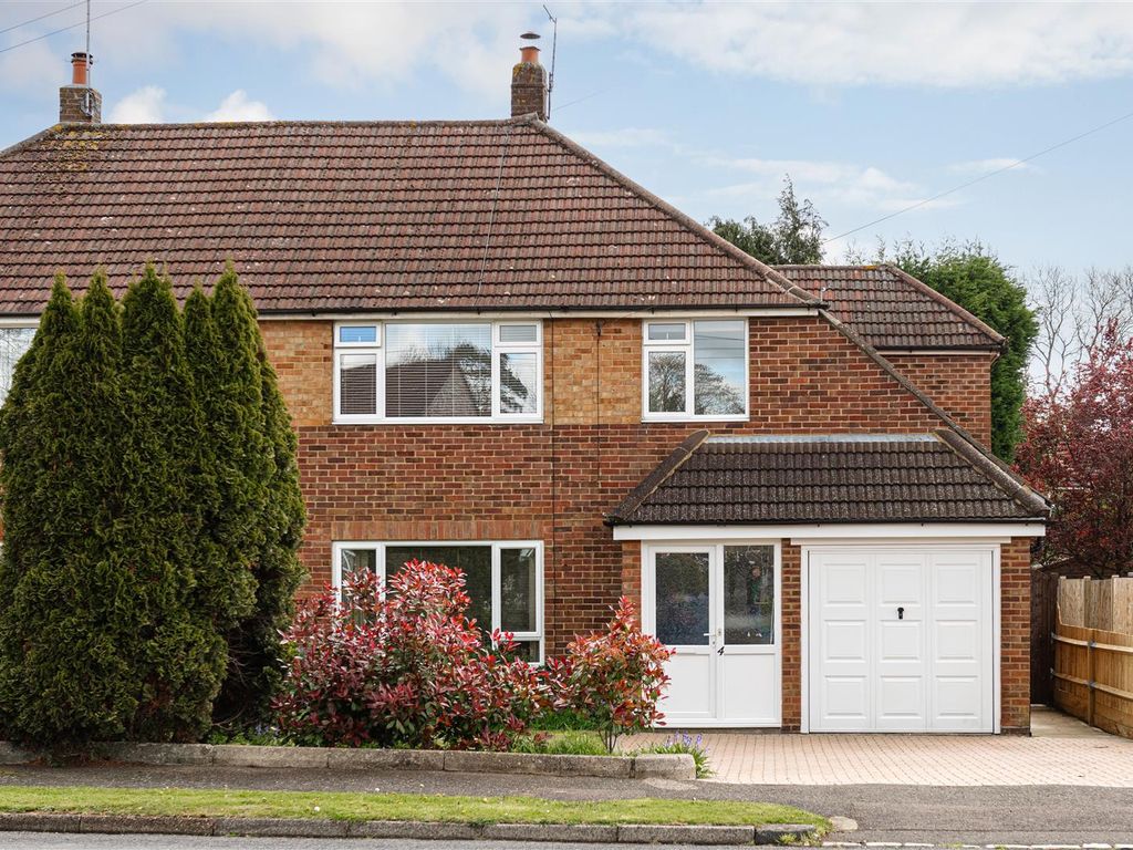 4 bed semidetached house for sale in Westway Gardens, Redhill RH1, £