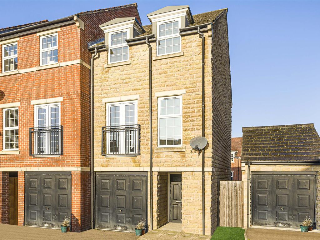 3 bed town house for sale in Windhill Rise, Woolley Grange, Barnsley