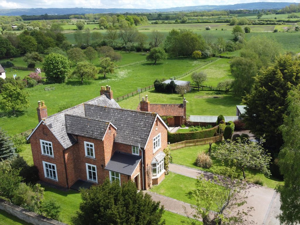 5 bed detached house for sale in Tewkesbury Road, The Leigh, Gloucester, Gloucestershire GL19