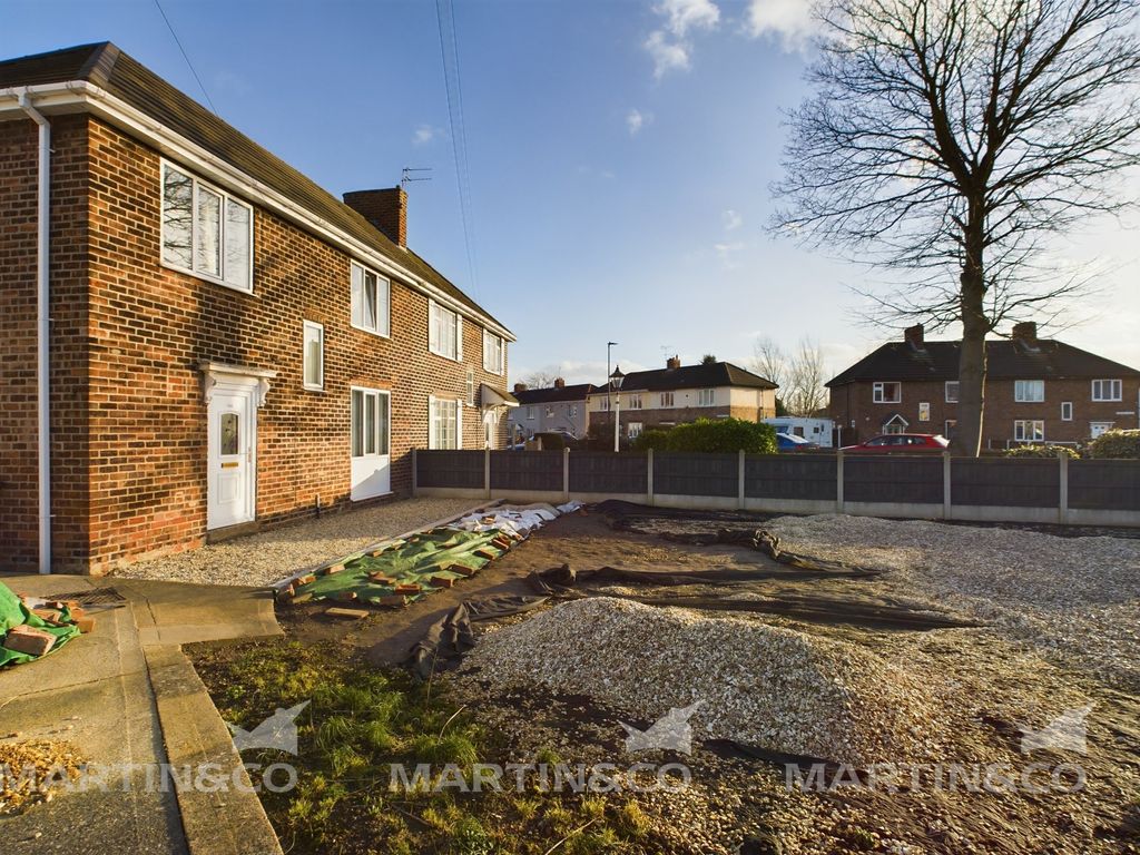 3 bed semidetached house for sale in Poplar Road, Skellow, Doncaster