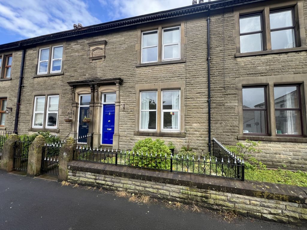 3 bed terraced house to rent in Derby Road, Longridge PR3, £925 pcm
