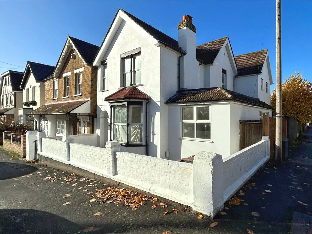 4 bed detached house for sale in Derry Downs, Orpington BR5, £625,000