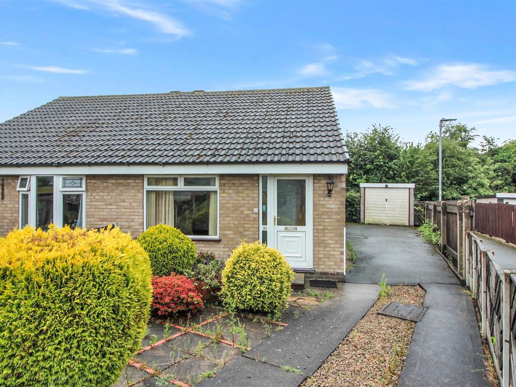 2 bed semidetached bungalow for sale in Wood Crescent, Rothwell, Leeds