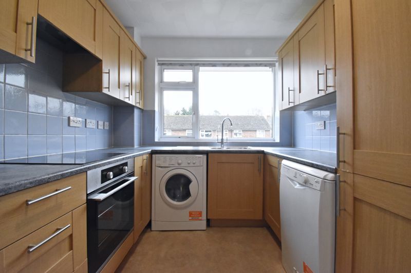 2 bed flat to rent in Chester Place, Basingstoke RG21, £1,100 pcm Zoopla