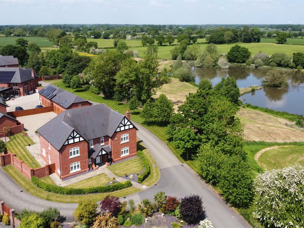 5 bed detached house for sale in Meadowside, Smallwood, Sandbach
