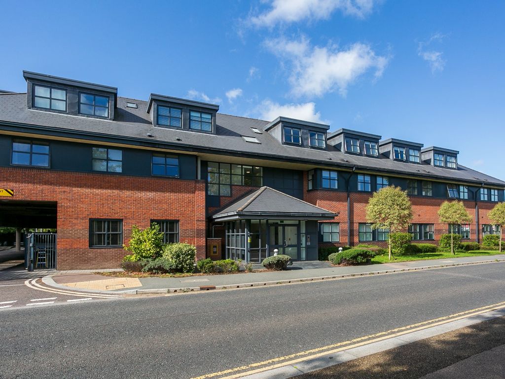 1 bed flat to rent in Great North Road, Hatfield, Hertfordshire AL9, £1,400 pcm Zoopla