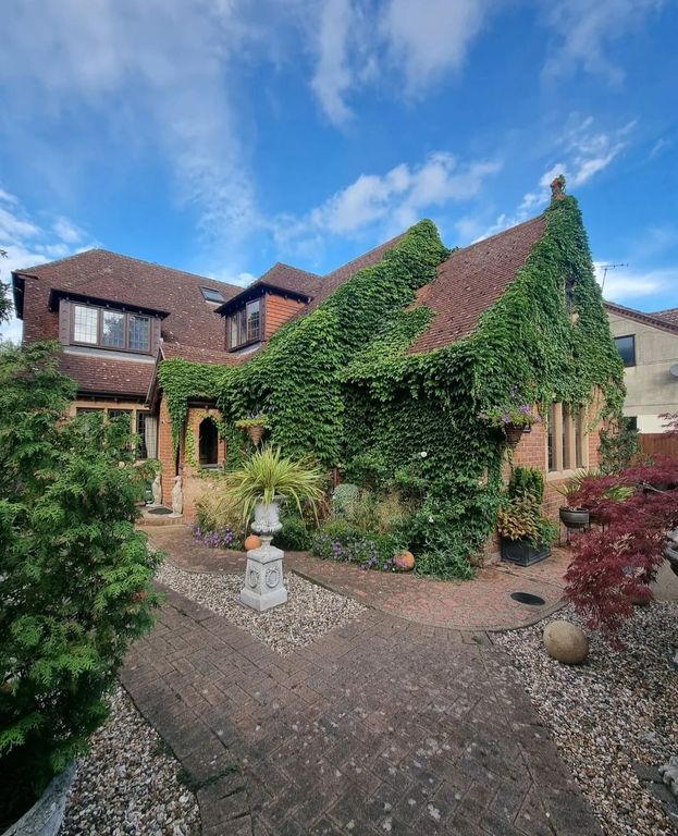7 bed detached house for sale in Oaklands, Crays Hill, Billericay