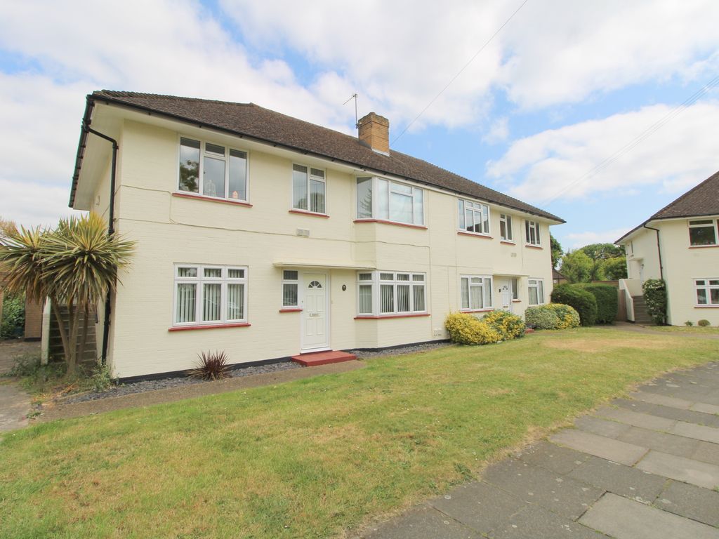 2 bed for sale in Selwood Gardens, Stanwell, Staines TW19, £