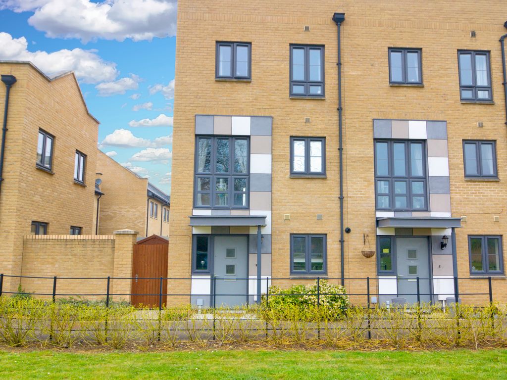 3 bed town house for sale in Newtown Road, Newtown Works, Ashford TN24