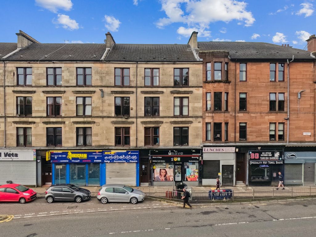 2 bed flat for sale in Dumbarton Road, Scotstoun, Glasgow G14, £105,000
