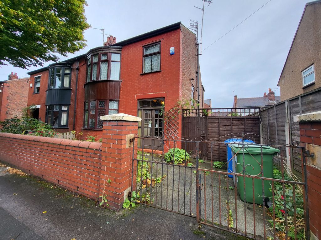 4 bed semidetached house for sale in Reynolds Road, Old Trafford