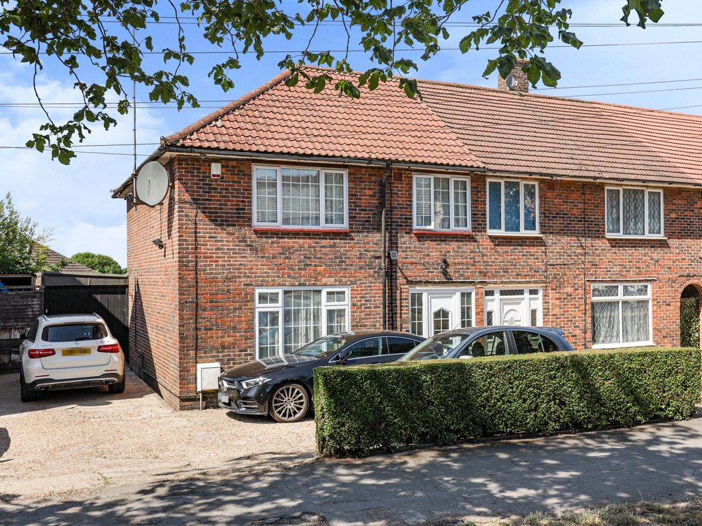 3 bed end terrace house for sale in Fairfield Avenue, Watford