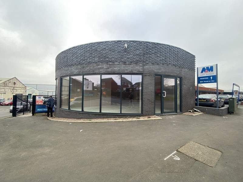Retail premises to let in Parkrose Industrial Estate, Middlemore Road