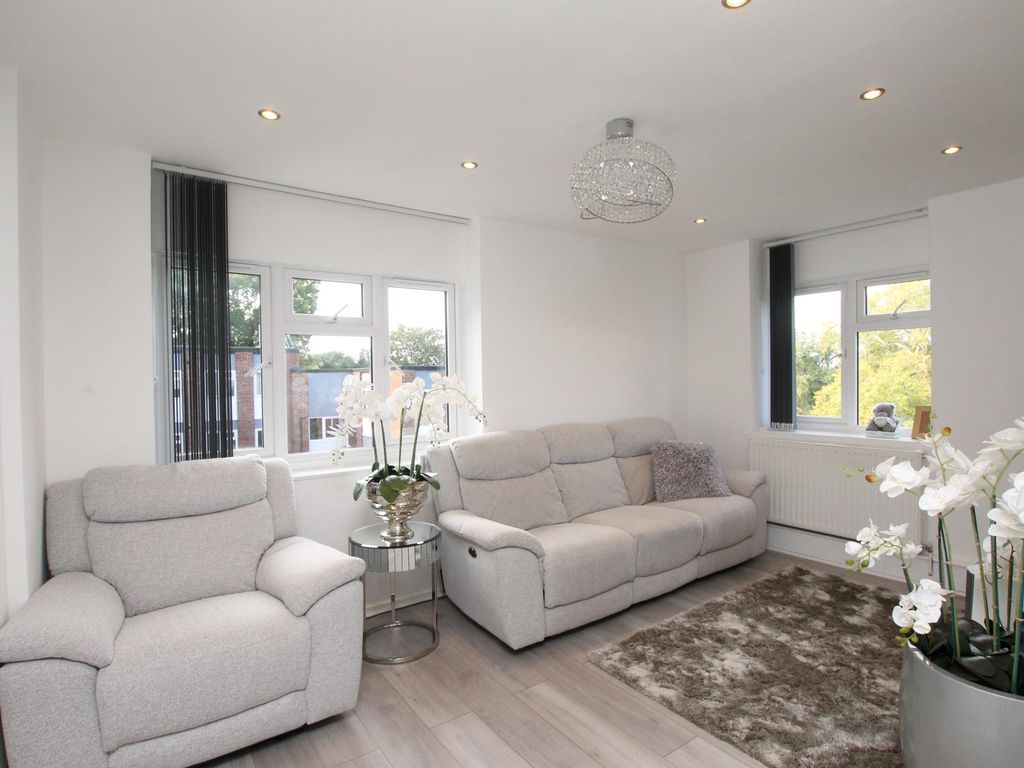 1 bed flat to rent in Berkeley Court, Weybridge KT13 Zoopla