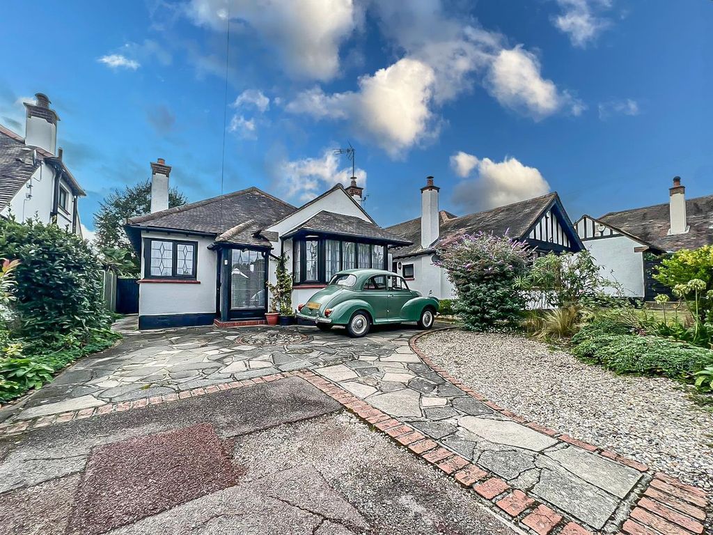 3 bed detached bungalow for sale in Burlescoombe Close, SouthendOnSea SS1, £650,000 Zoopla