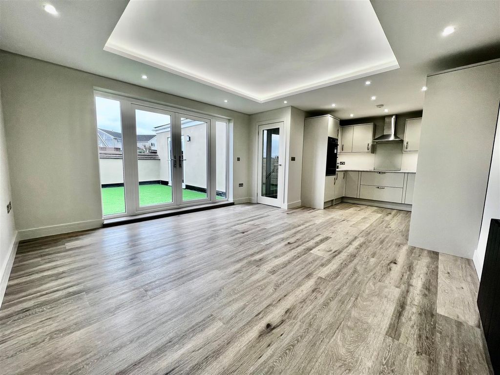 3 bed semidetached house for sale in Gardens, WestonSuper