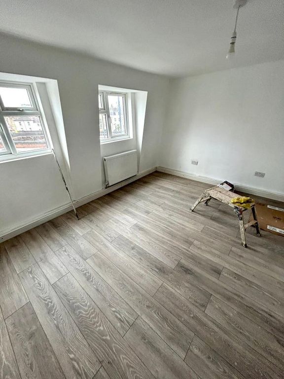 2 bed flat to rent in Leytonstone Road, London E15, £2,200 pcm Zoopla