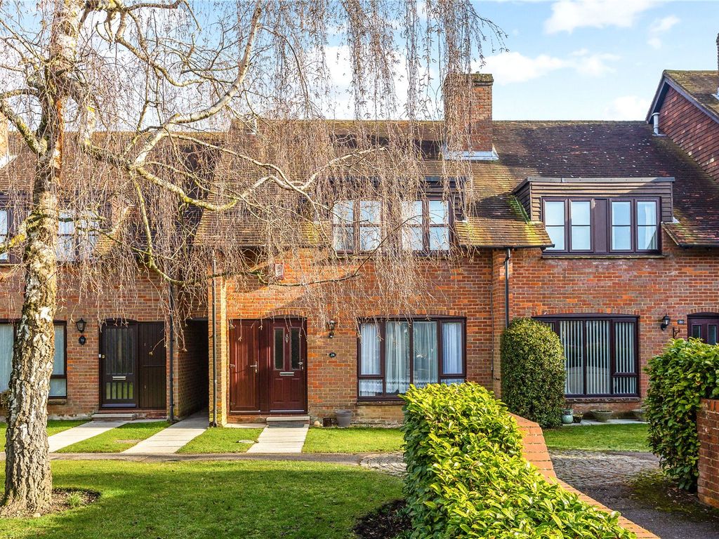 2 bed terraced house for sale in Abbey Walk, Great Missenden