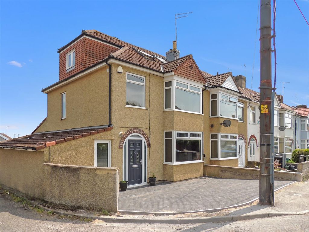 4 bed end terrace house for sale in Gilbert Road, Kingswood, Bristol