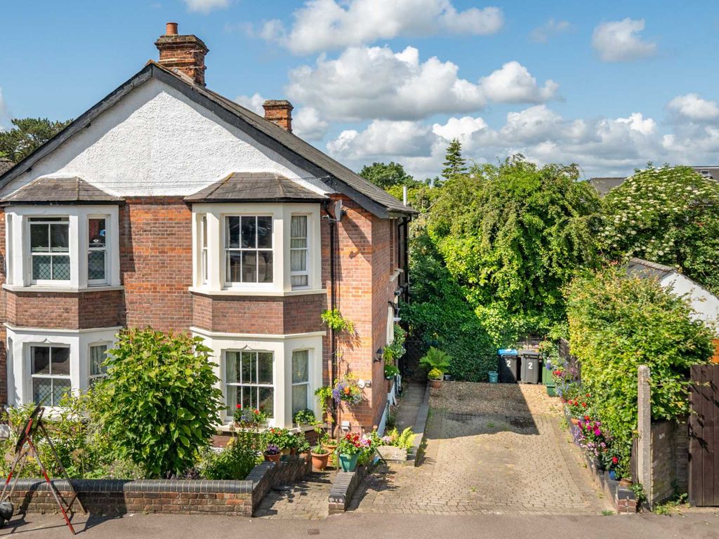 3 bed semidetached house for sale in Lower Adeyfield Road, Old Town