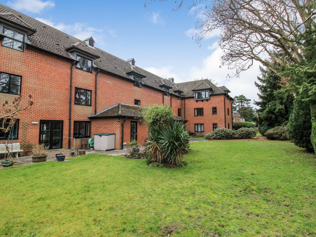 1 bed flat for sale in Church Road East, Farnborough GU14 Zoopla