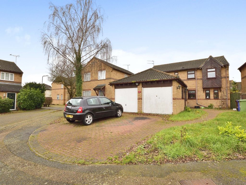 5 bed detached house for sale in Pavilion Drive, Kemsley, Sittingbourne