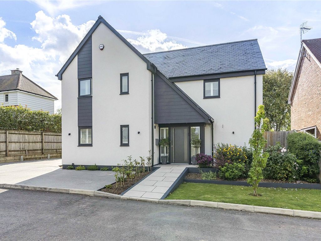 4 bed detached house for sale in Lower Icknield Way, Chinnor