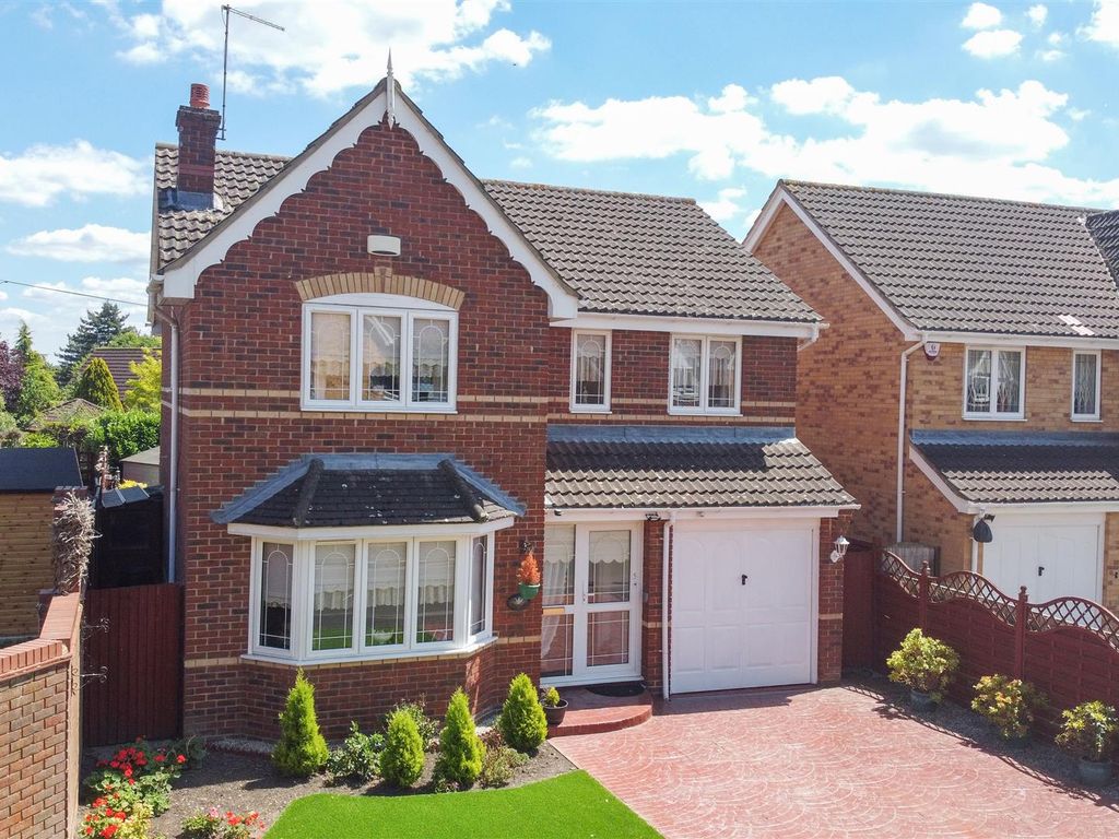 4 bed detached house for sale in Mylne Close, Cheshunt, Waltham Cross