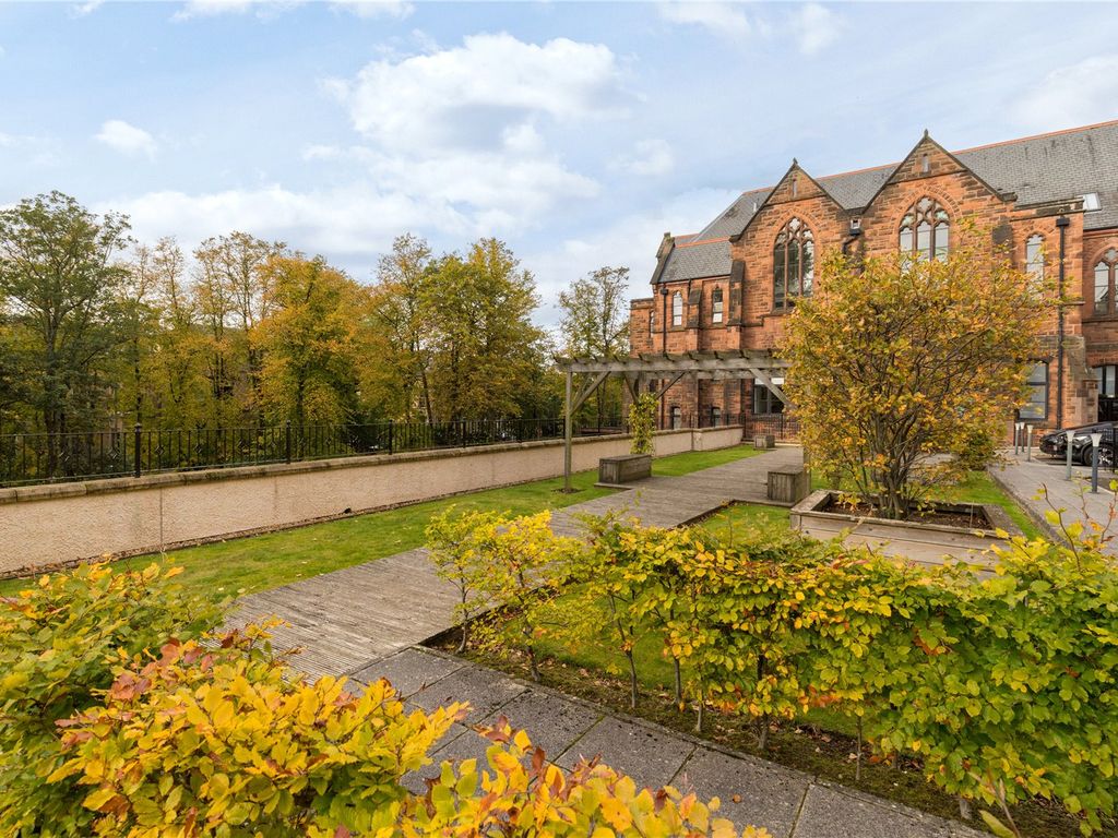 2 bed flat for sale in Victoria Crescent Road, Glasgow G12, £450,000