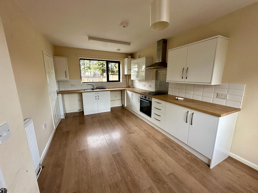 3 bed semidetached house to rent in Markham Square, Edlington