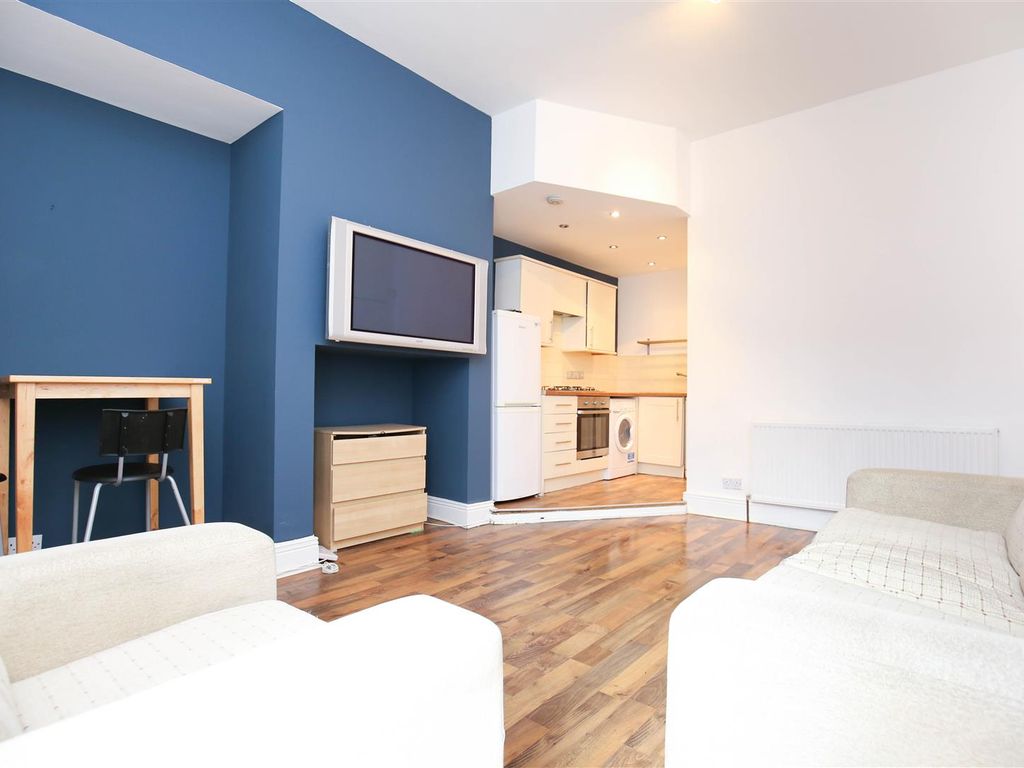 3 bed flat to rent in Kelvin Grove, Sandyford, Newcastle Upon Tyne NE2