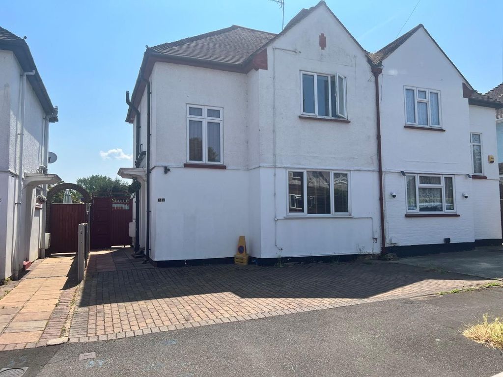 3 bed semidetached house to rent in Eden Grove Road, Byfleet, West