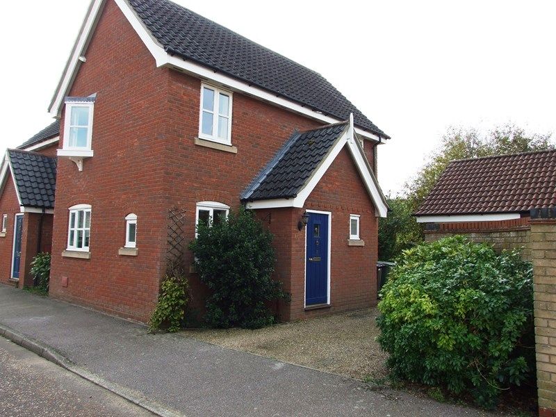 3 bed semidetached house to rent in Dogwood Close, Wymondham, Norfolk