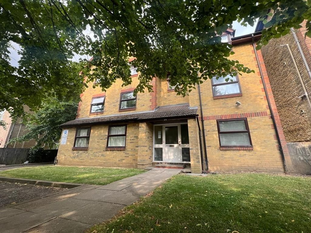 2 bed flat for sale in Dudley Court, Howard Road, South Norwood SE25, £